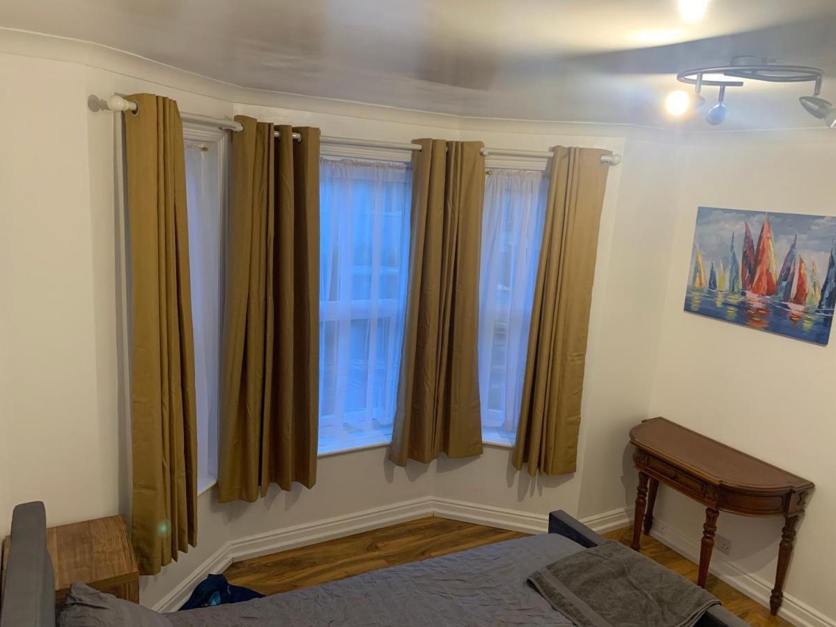 Fantastic Villa Bournemouth - Spa, Parking, Garden Bagian luar foto