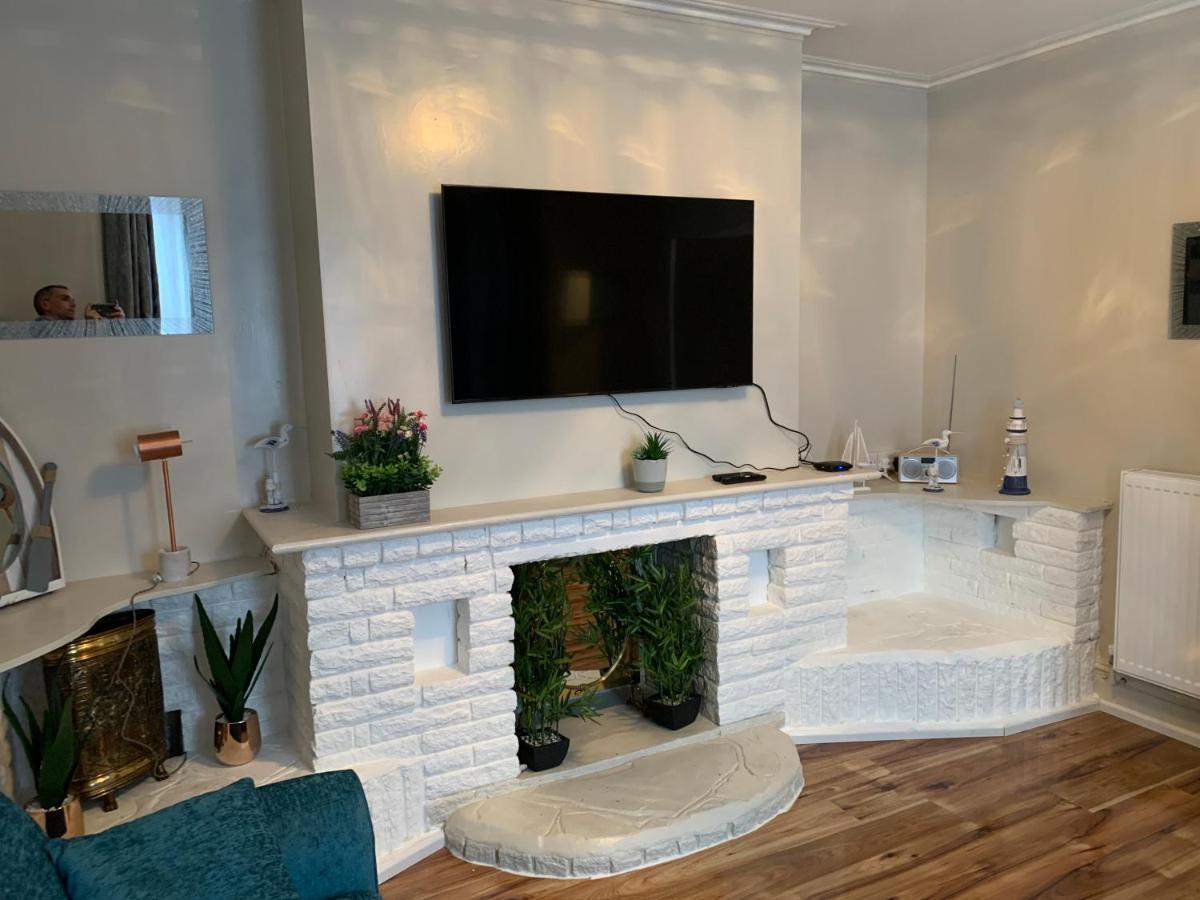 Fantastic Villa Bournemouth - Spa, Parking, Garden Bagian luar foto